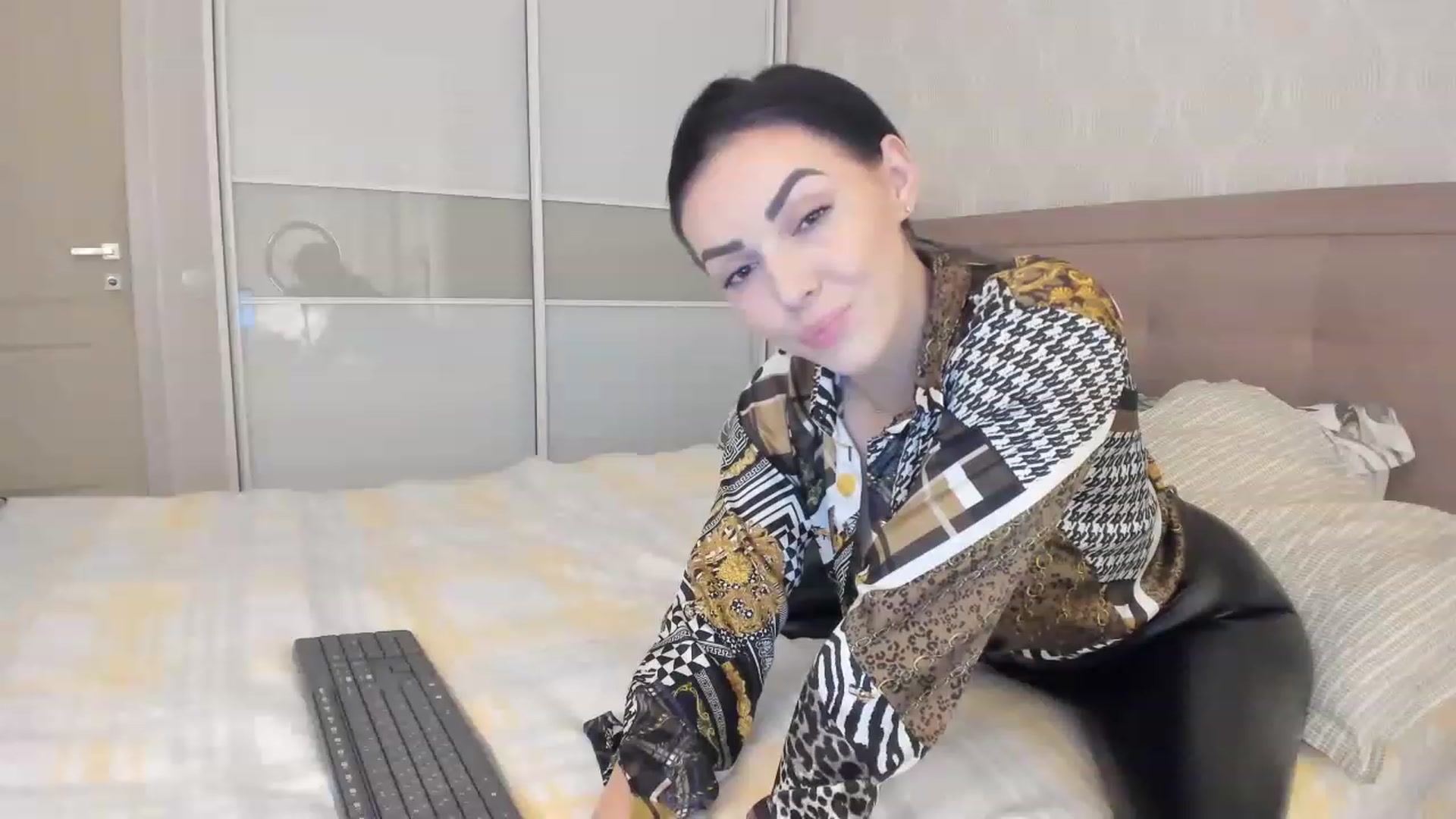 Gallery image thumbnail from MissNelly_'s myfreecams stream on, 02/24/2023, 18:37 image 7 of 20