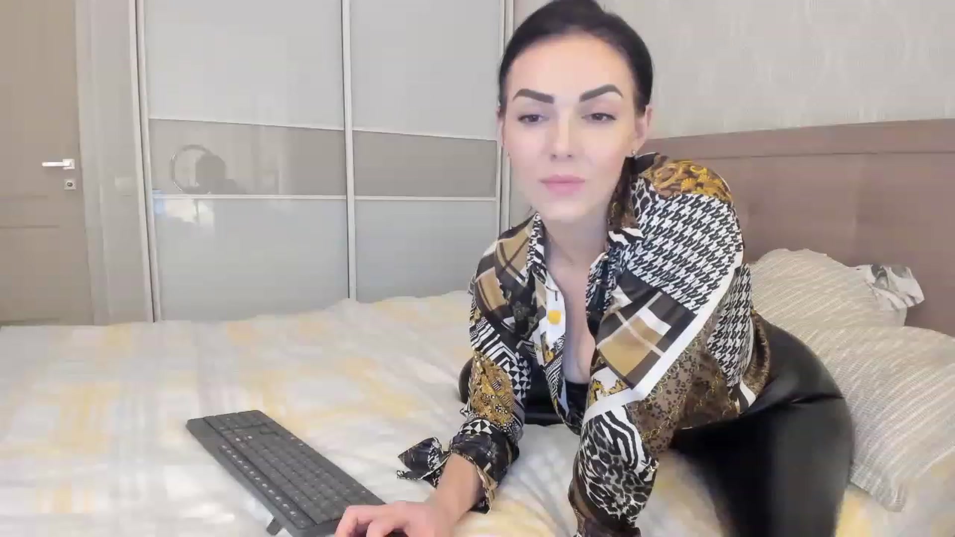 Gallery image thumbnail from MissNelly_'s myfreecams stream on, 02/24/2023, 18:37 image 6 of 20