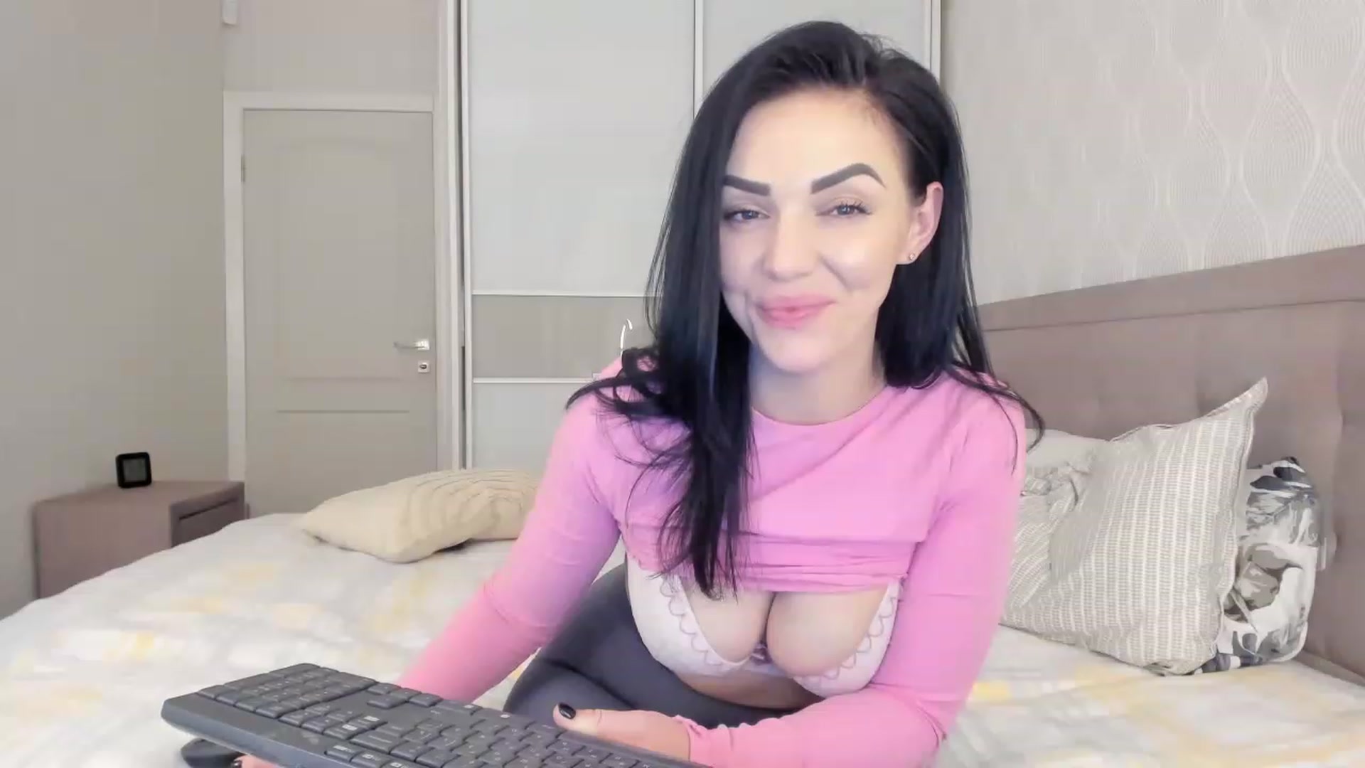 Gallery image thumbnail from MissNelly_'s myfreecams stream on, 02/26/2023, 17:58 image 17 of 20
