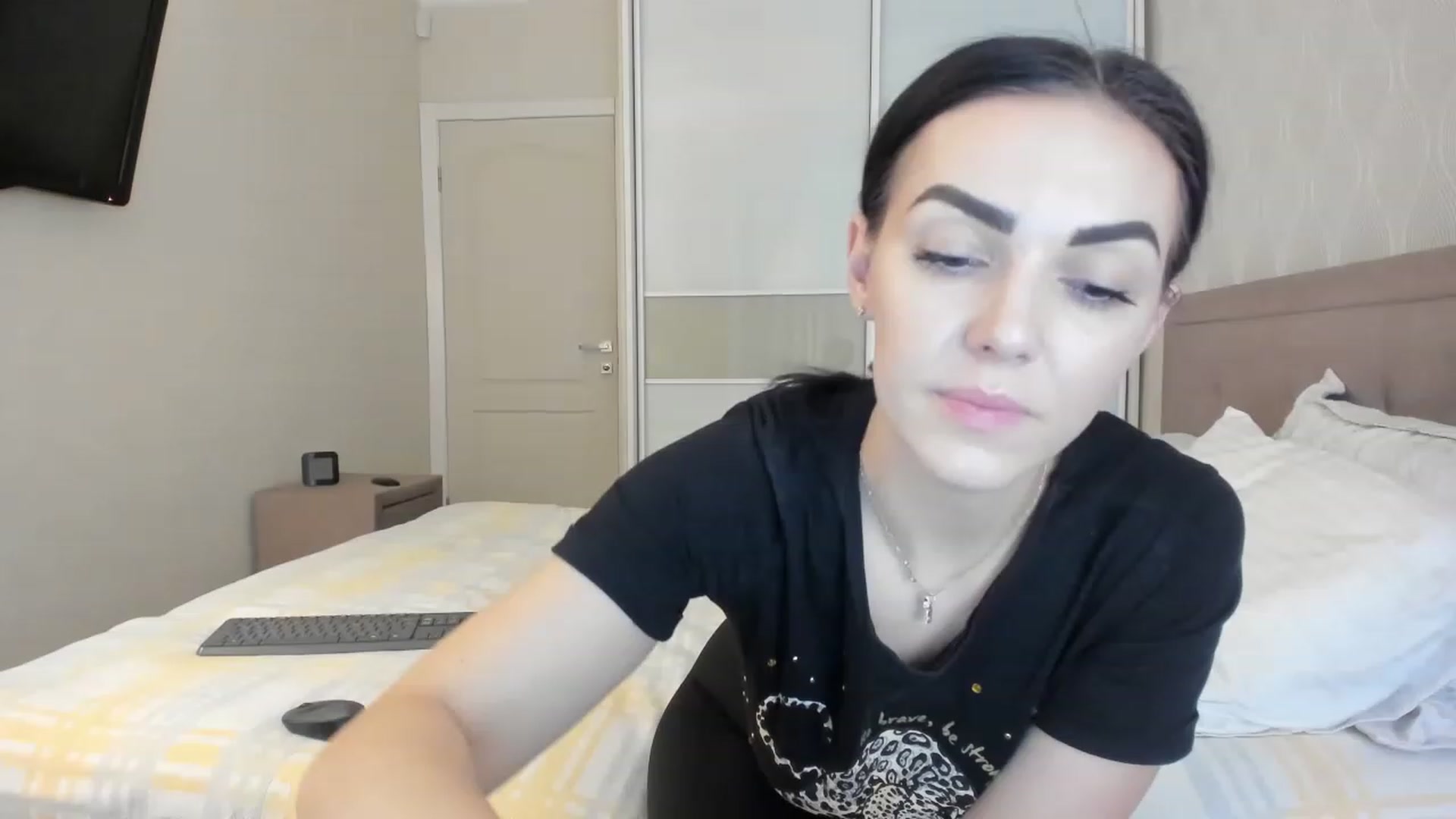 Gallery image thumbnail from MissNelly_'s myfreecams stream on, 03/06/2023, 18:03 image 8 of 20