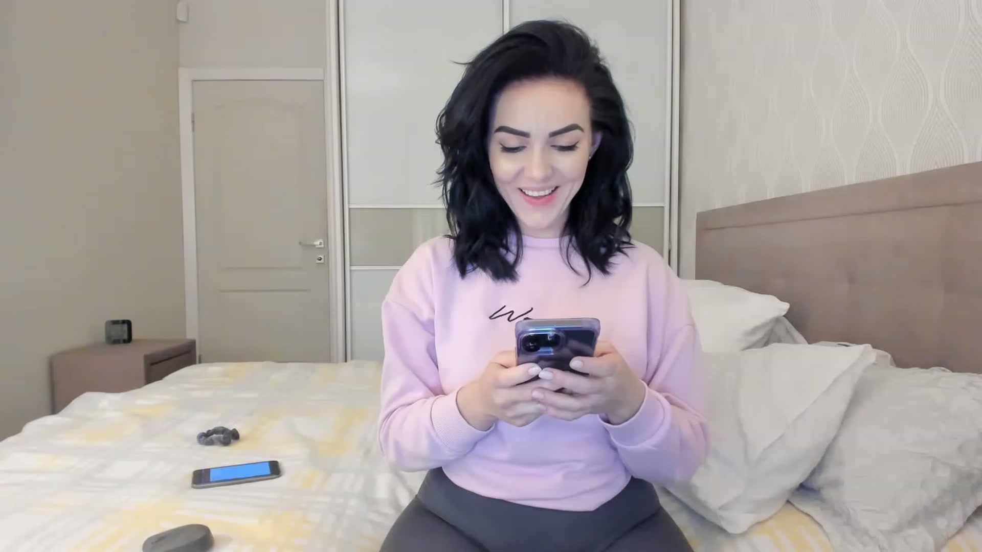 Gallery image thumbnail from MissNelly_'s myfreecams stream on, 03/25/2023, 17:27 image 1 of 20