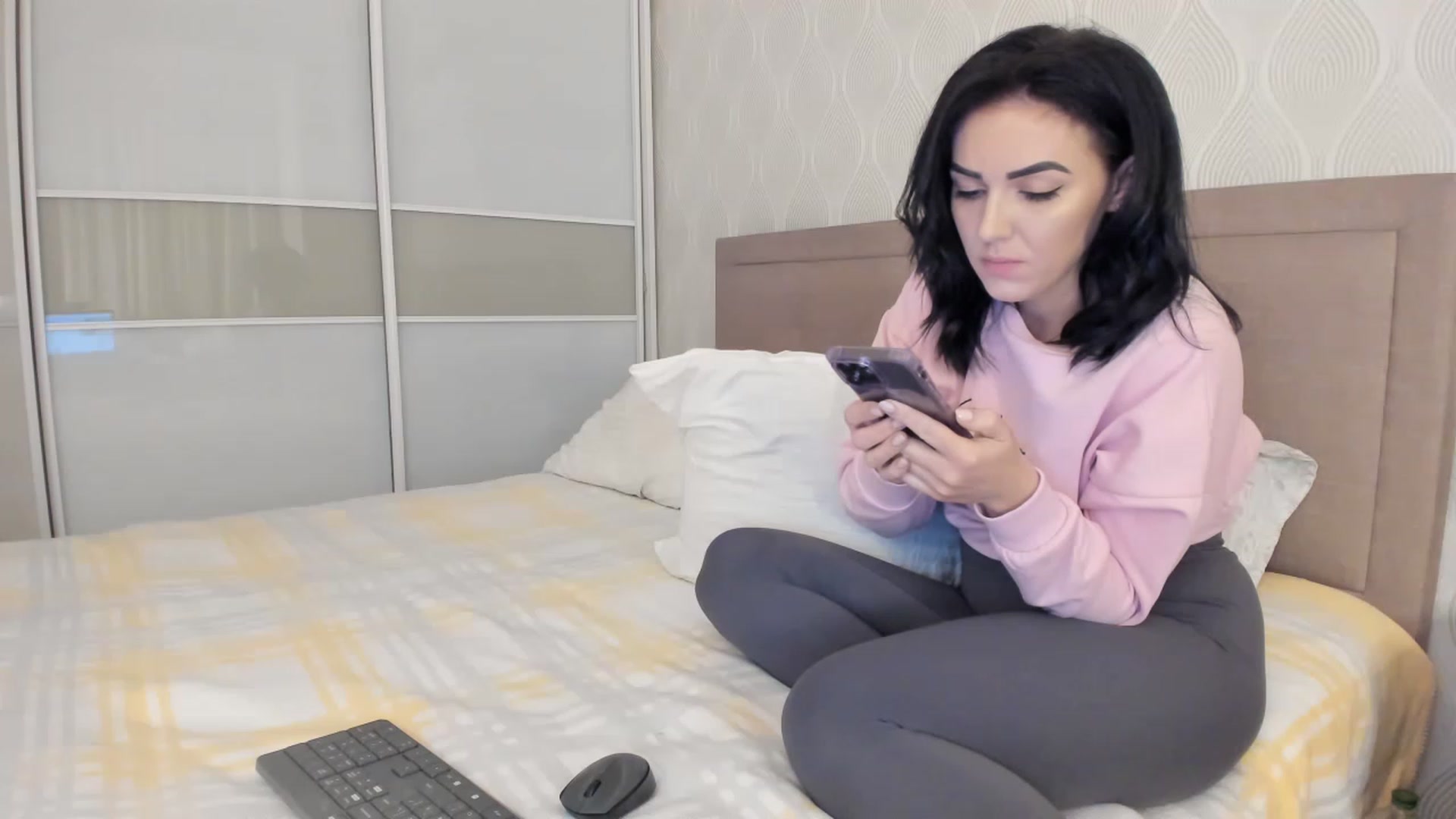 Gallery image thumbnail from MissNelly_'s myfreecams stream on, 03/25/2023, 18:21 image 18 of 20