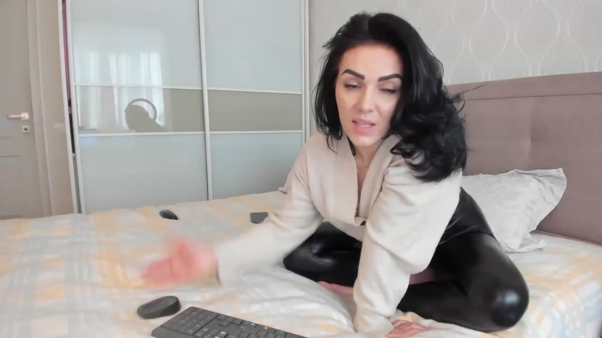 Gallery image thumbnail from MissNelly_'s myfreecams stream on, 03/28/2023, 16:20 image 16 of 20
