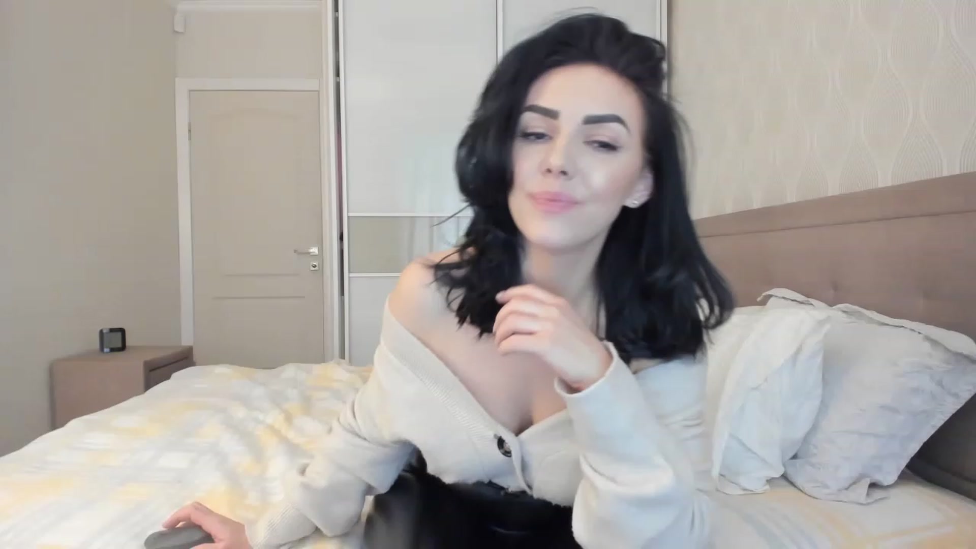 Gallery image thumbnail from MissNelly_'s myfreecams stream on, 03/28/2023, 18:40 image 7 of 20