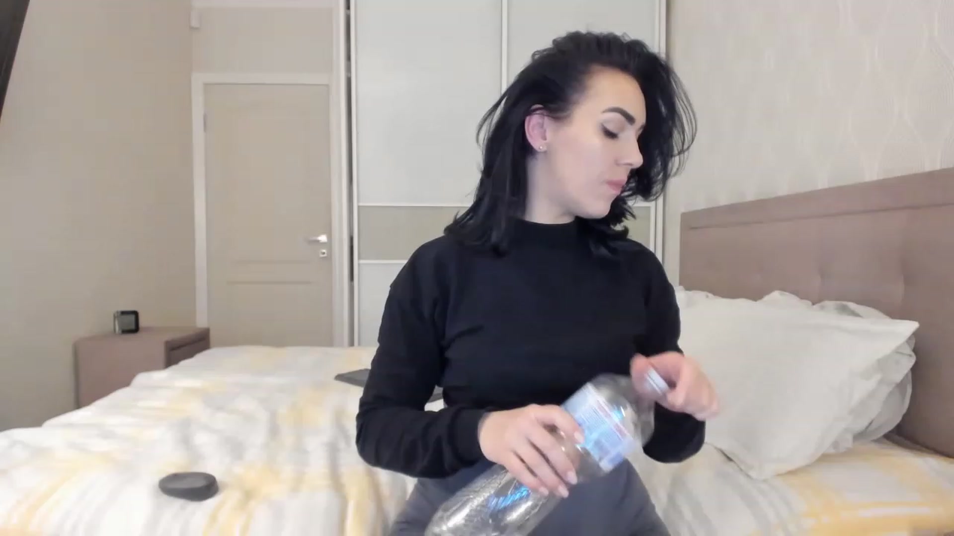 Gallery image thumbnail from MissNelly_'s myfreecams stream on, 03/29/2023, 18:41 image 18 of 20