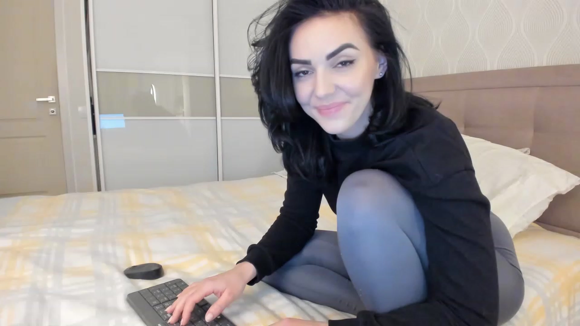 Gallery image thumbnail from MissNelly_'s myfreecams stream on, 03/29/2023, 18:58 image 7 of 20