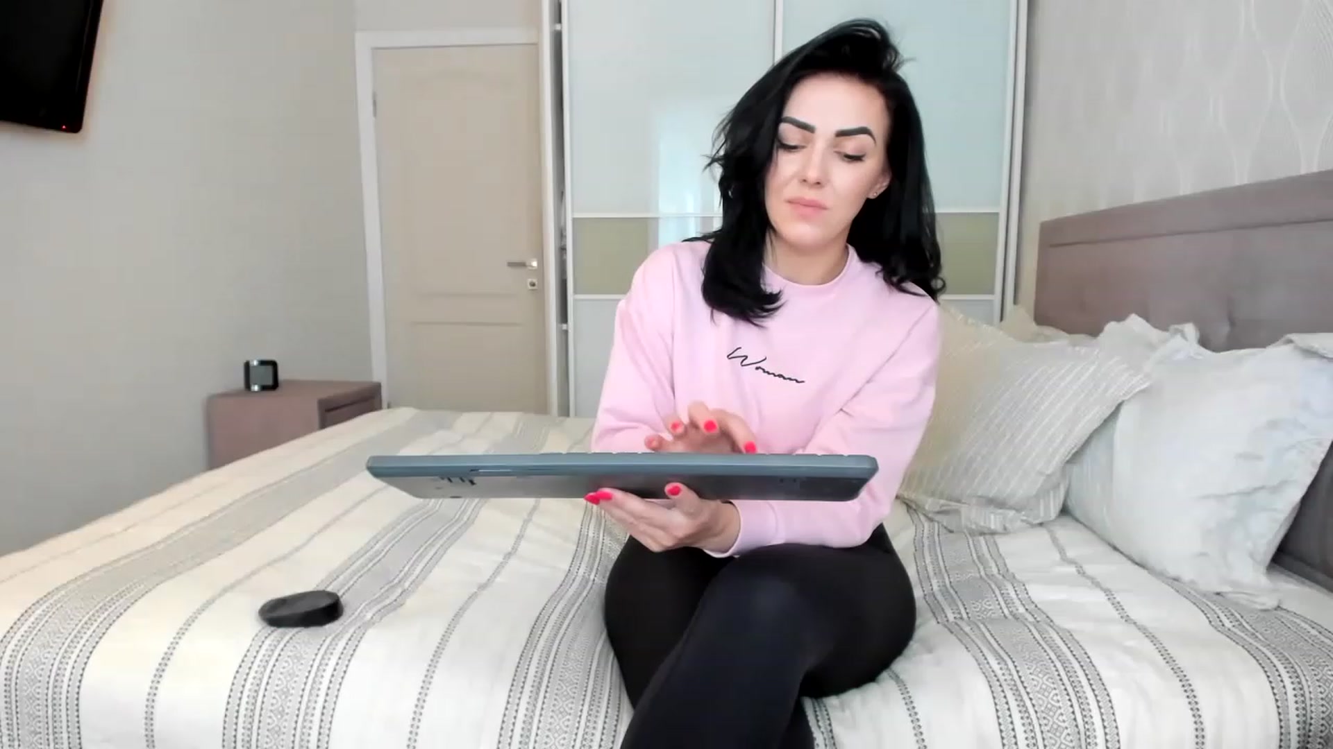 Gallery image thumbnail from MissNelly_'s myfreecams stream on, 04/30/2023, 13:01 image 2 of 20