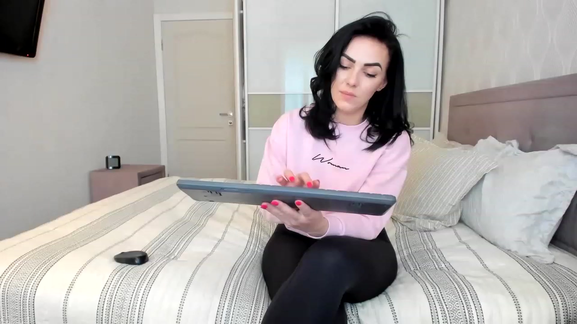 Gallery image thumbnail from MissNelly_'s myfreecams stream on, 04/30/2023, 13:01 image 7 of 20