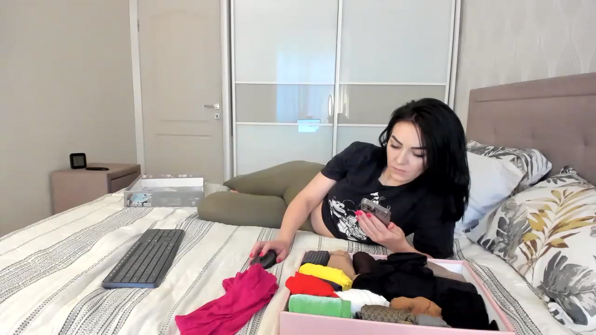 Gallery image thumbnail from MissNelly_'s myfreecams stream on, 05/07/2023, 16:43 image 6 of 20