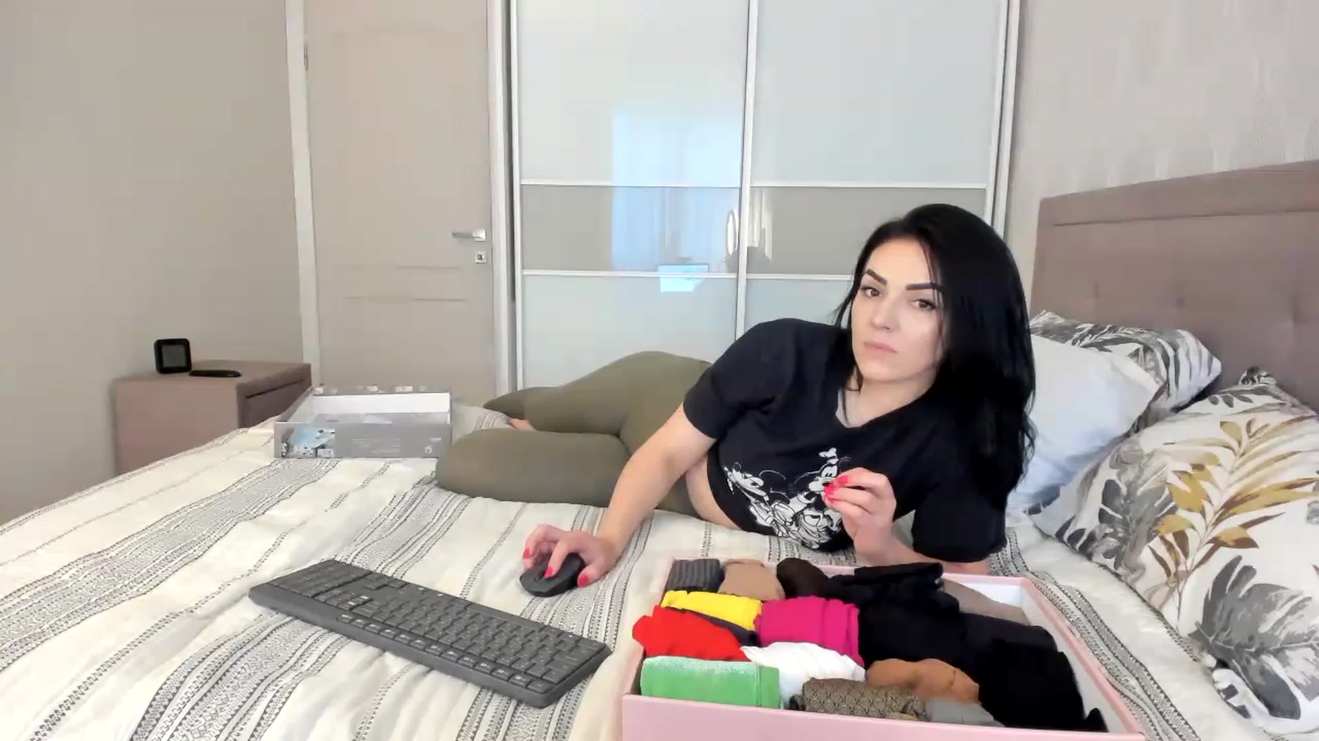 Gallery image thumbnail from MissNelly_'s myfreecams stream on, 05/07/2023, 16:43 image 4 of 20