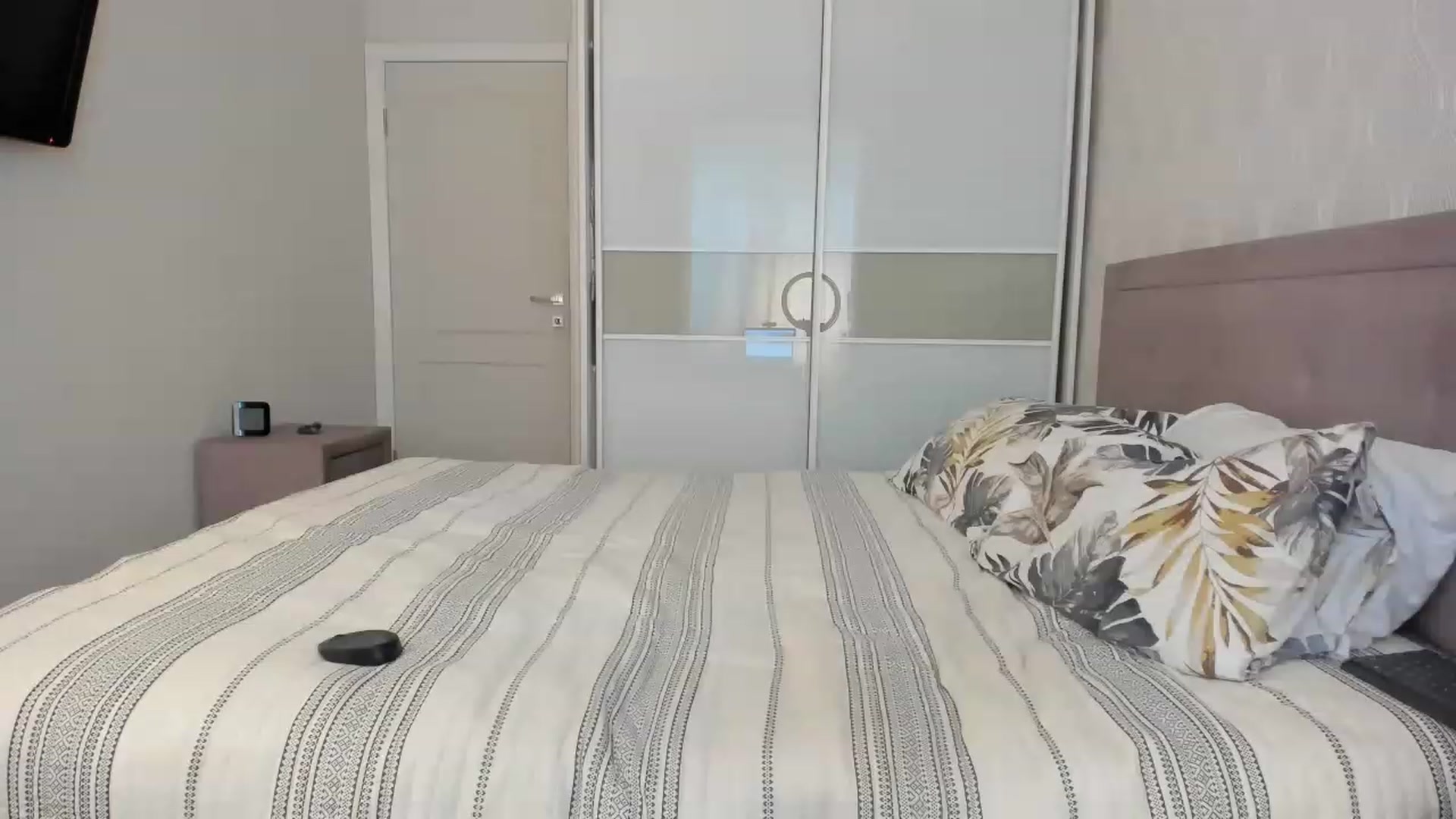 Gallery image thumbnail from MissNelly_'s myfreecams stream on, 05/19/2023, 09:22 image 13 of 20