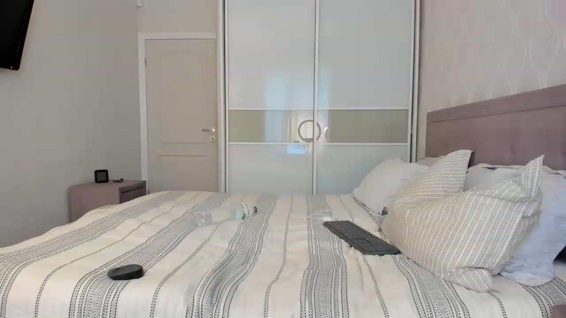 Gallery image thumbnail from MissNelly_'s myfreecams stream on, 06/21/2023, 09:44 image 18 of 20