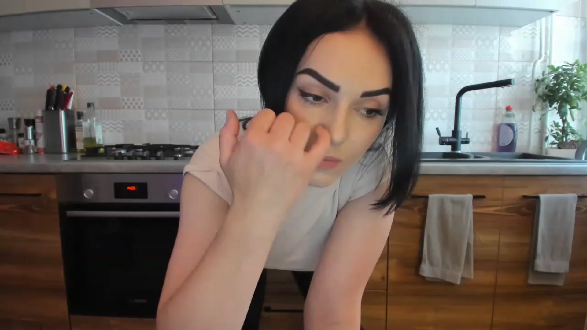 Gallery image thumbnail from MissNelly_'s myfreecams stream on, 06/22/2023, 11:41 image 11 of 20