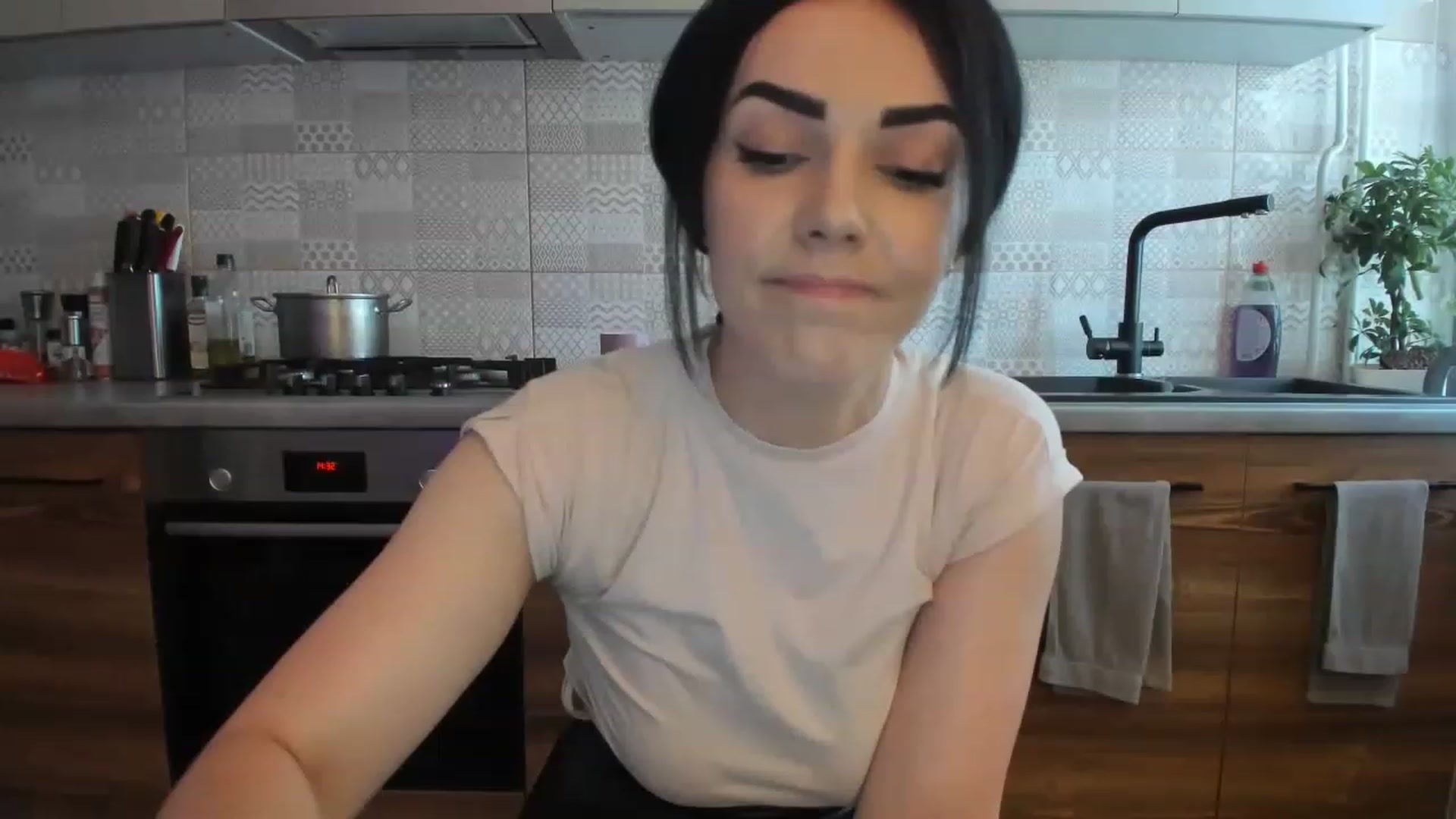 Gallery image thumbnail from MissNelly_'s myfreecams stream on, 06/22/2023, 11:41 image 16 of 20