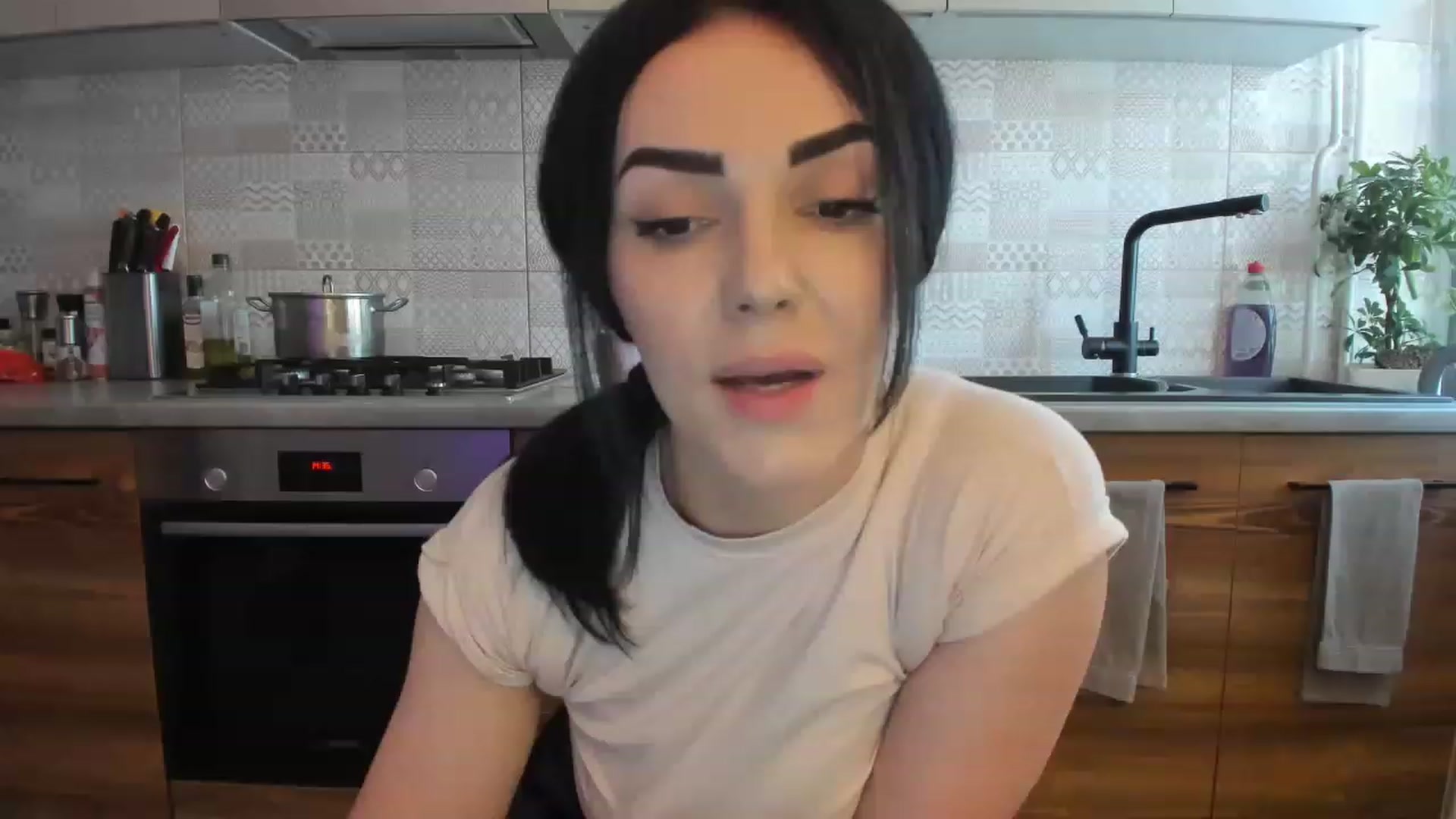 Gallery image thumbnail from MissNelly_'s myfreecams stream on, 06/22/2023, 11:41 image 18 of 20