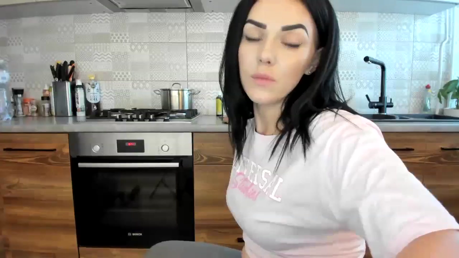 Gallery image thumbnail from MissNelly_'s myfreecams stream on, 08/11/2023, 15:51 image 16 of 20