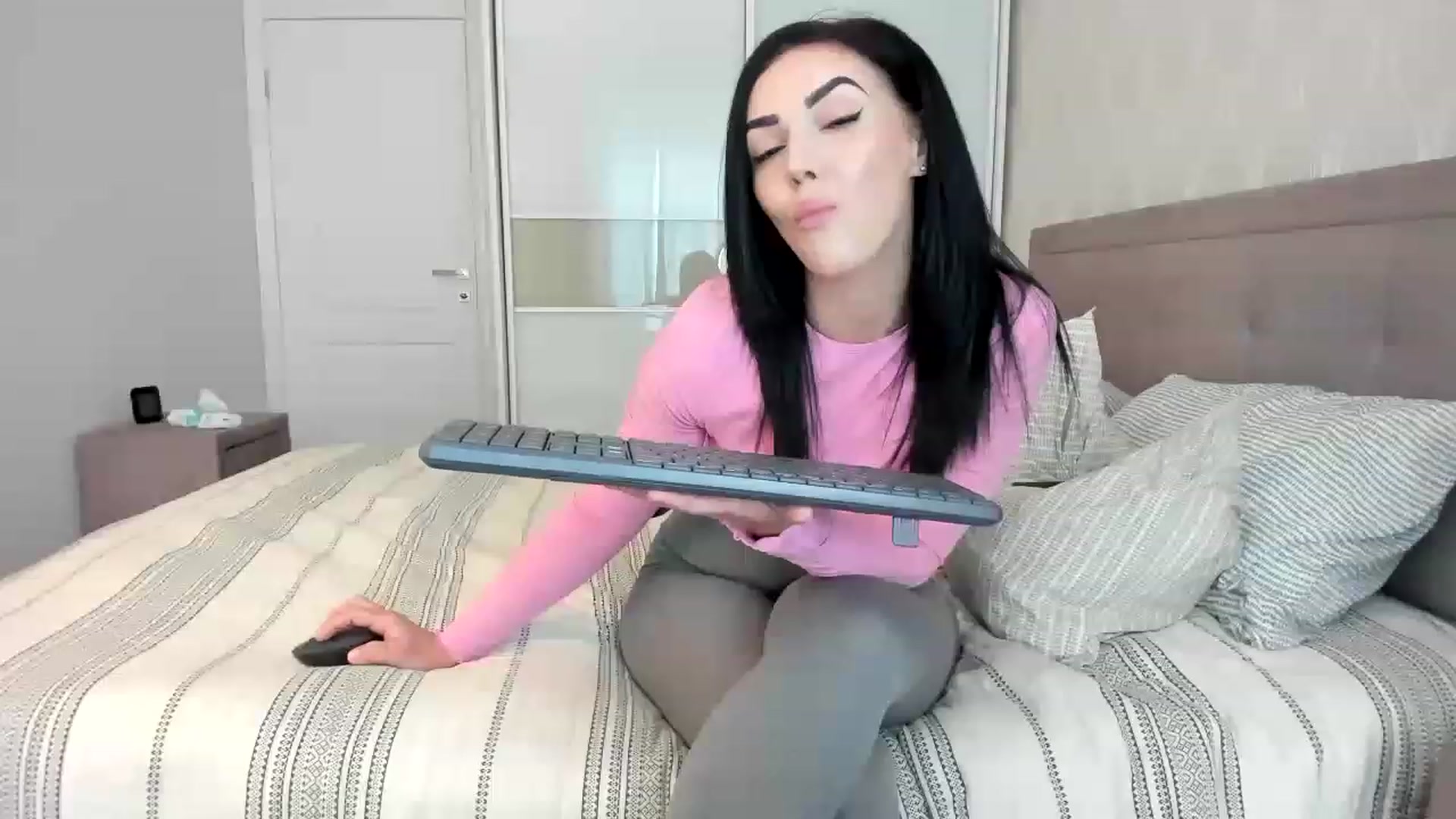Gallery image thumbnail from MissNelly_'s myfreecams stream on, 08/12/2023, 14:31 image 17 of 20