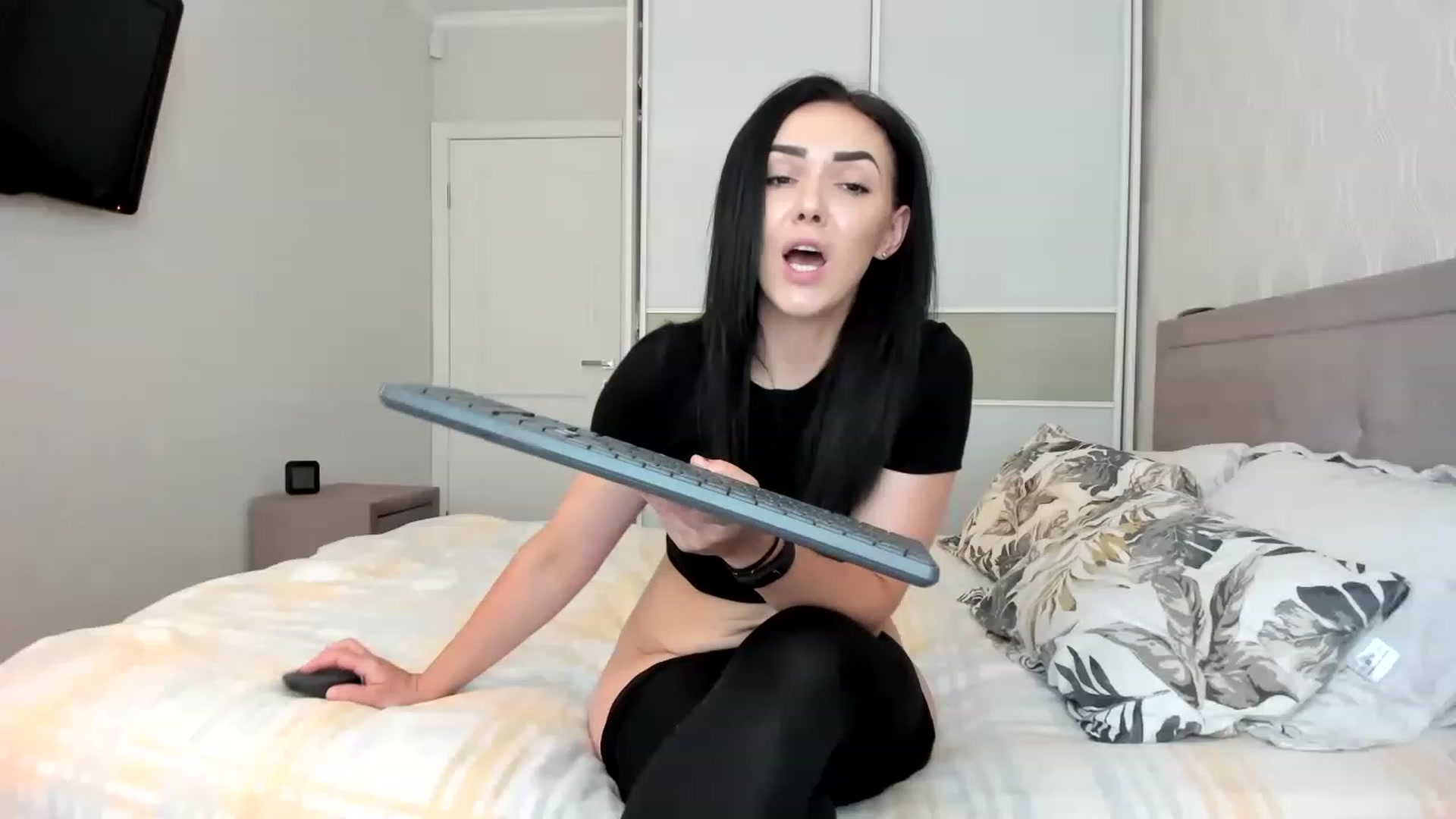 Gallery image thumbnail from MissNelly_'s myfreecams stream on, 08/21/2023, 11:51 image 19 of 20