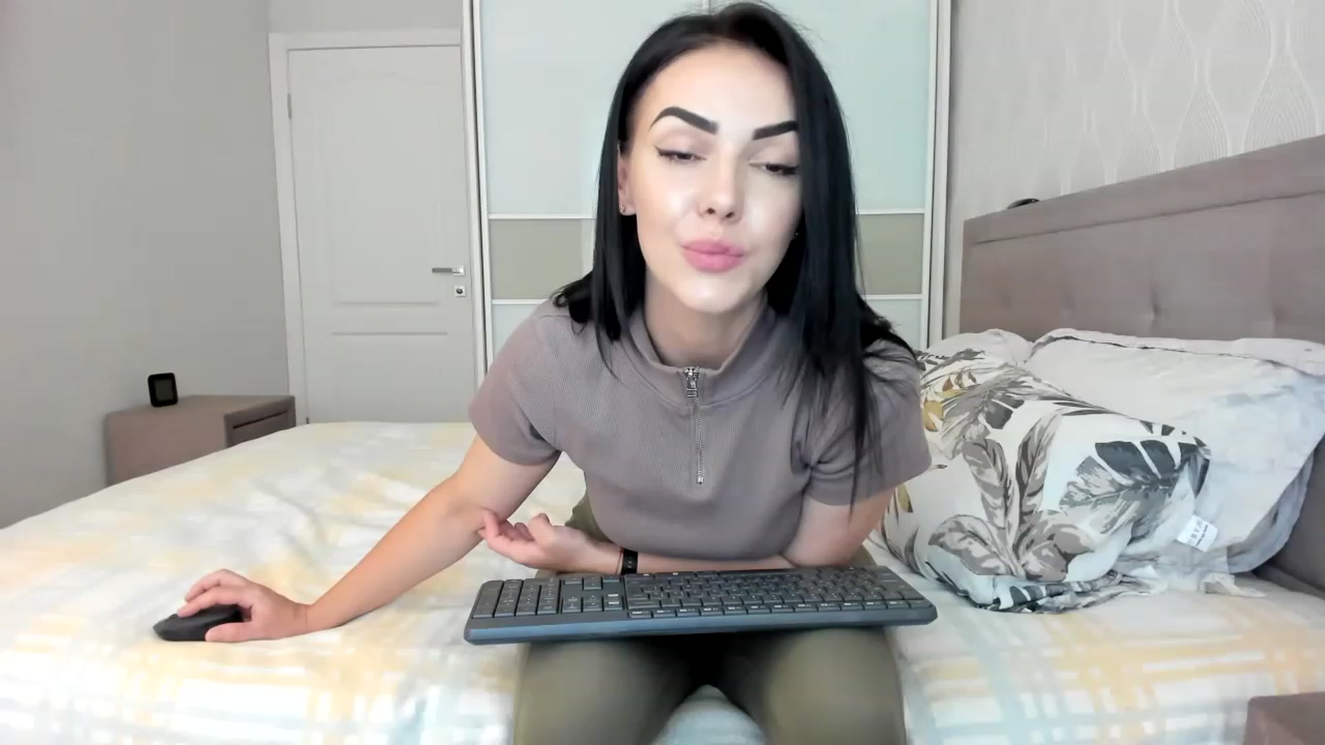 Gallery image thumbnail from MissNelly_'s myfreecams stream on, 08/25/2023, 12:25 image 4 of 20
