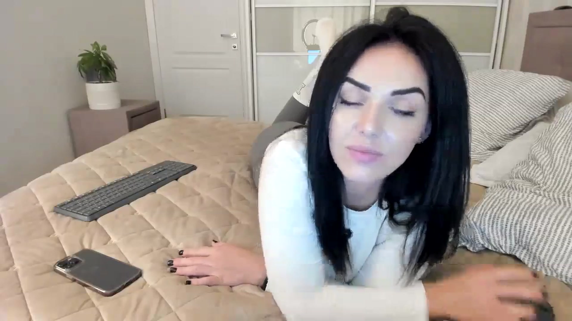 Gallery image thumbnail from MissNelly_'s myfreecams stream on, 09/24/2023, 17:04 image 19 of 20