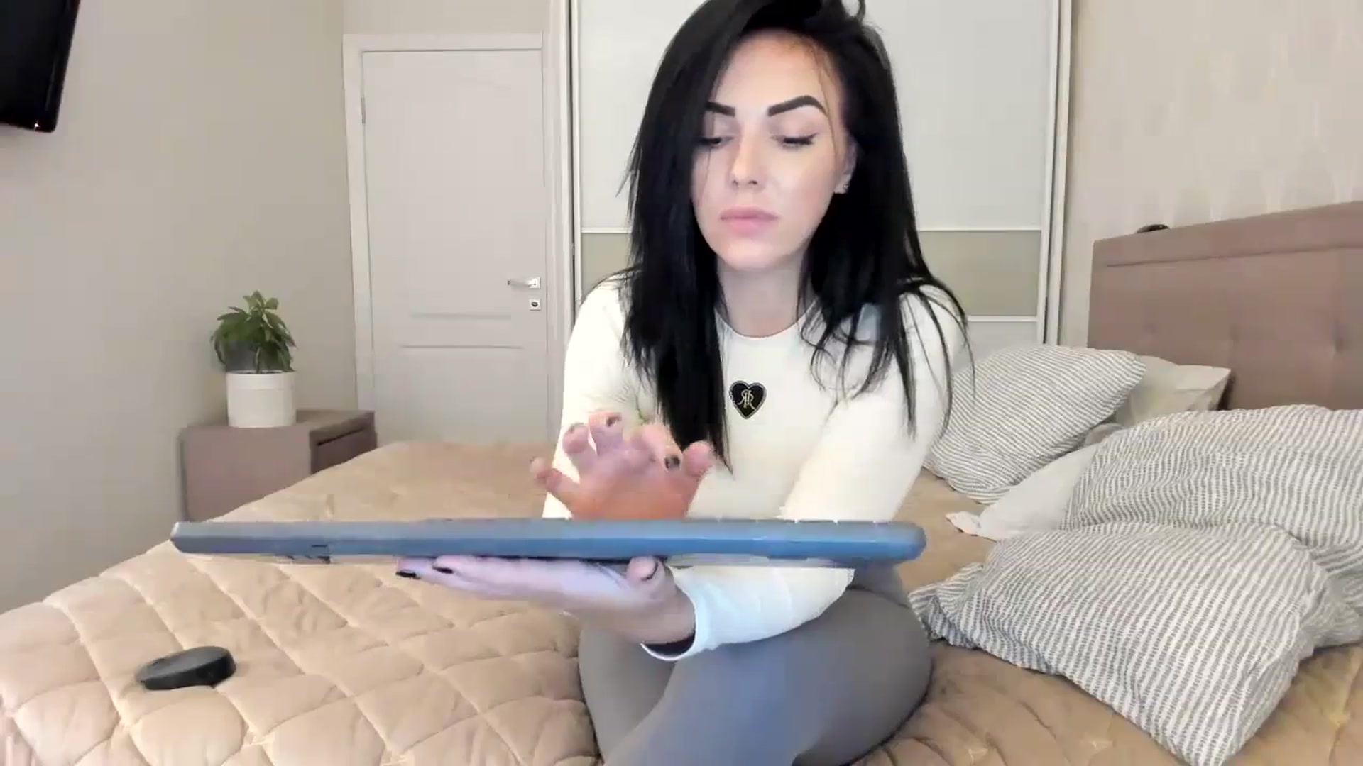 Gallery image thumbnail from MissNelly_'s myfreecams stream on, 09/24/2023, 17:04 image 18 of 20