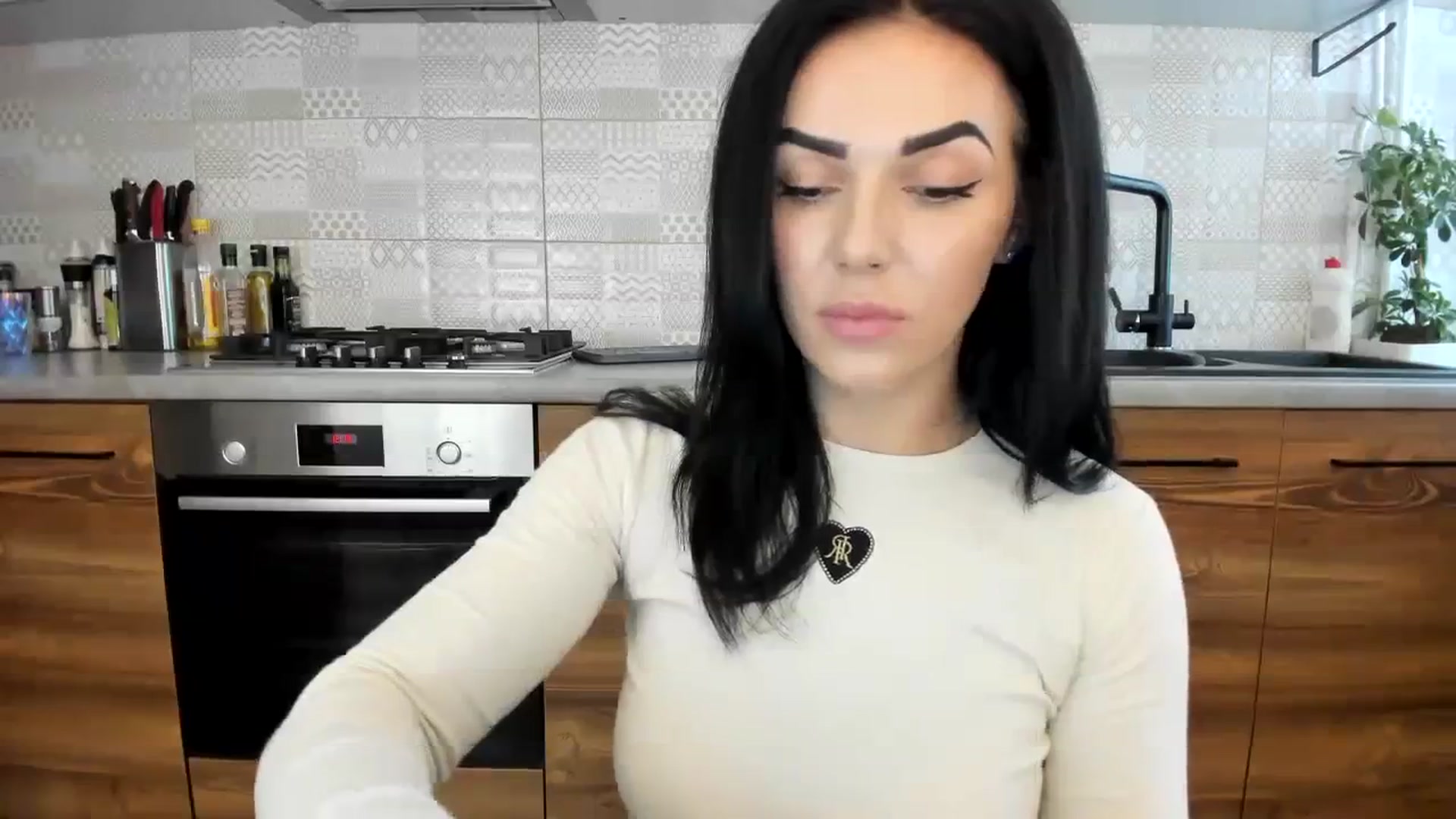 Gallery image thumbnail from MissNelly_'s myfreecams stream on, 09/25/2023, 10:31 image 10 of 20