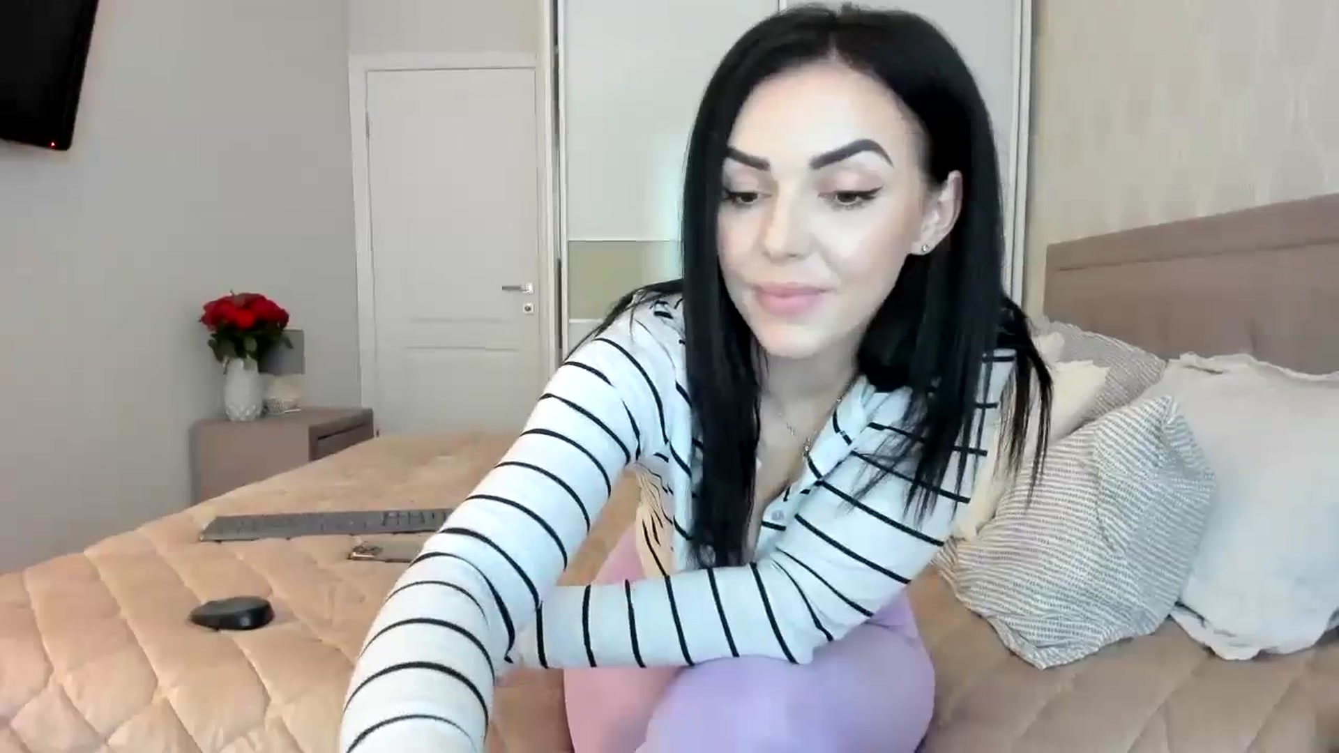 Gallery image thumbnail from MissNelly_'s myfreecams stream on, 09/28/2023, 10:10 image 14 of 20