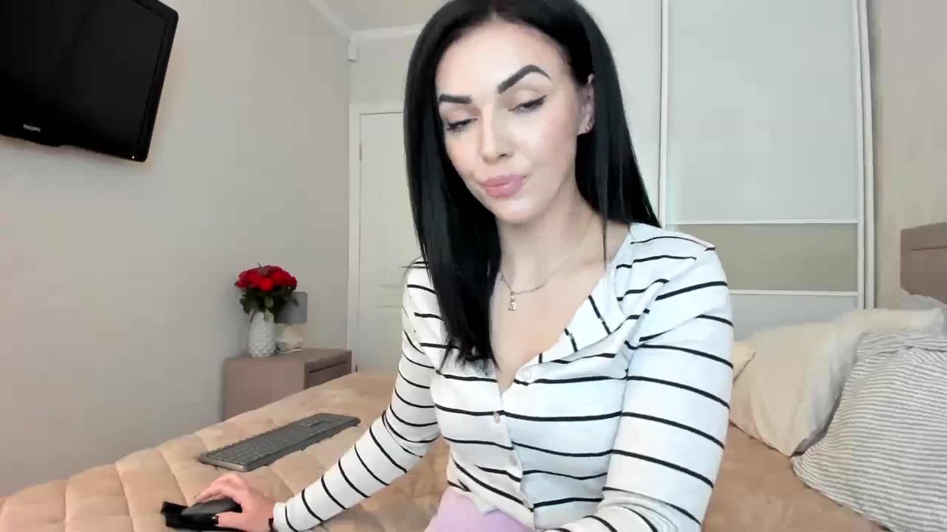 Gallery image thumbnail from MissNelly_'s myfreecams stream on, 09/28/2023, 11:47 image 8 of 20