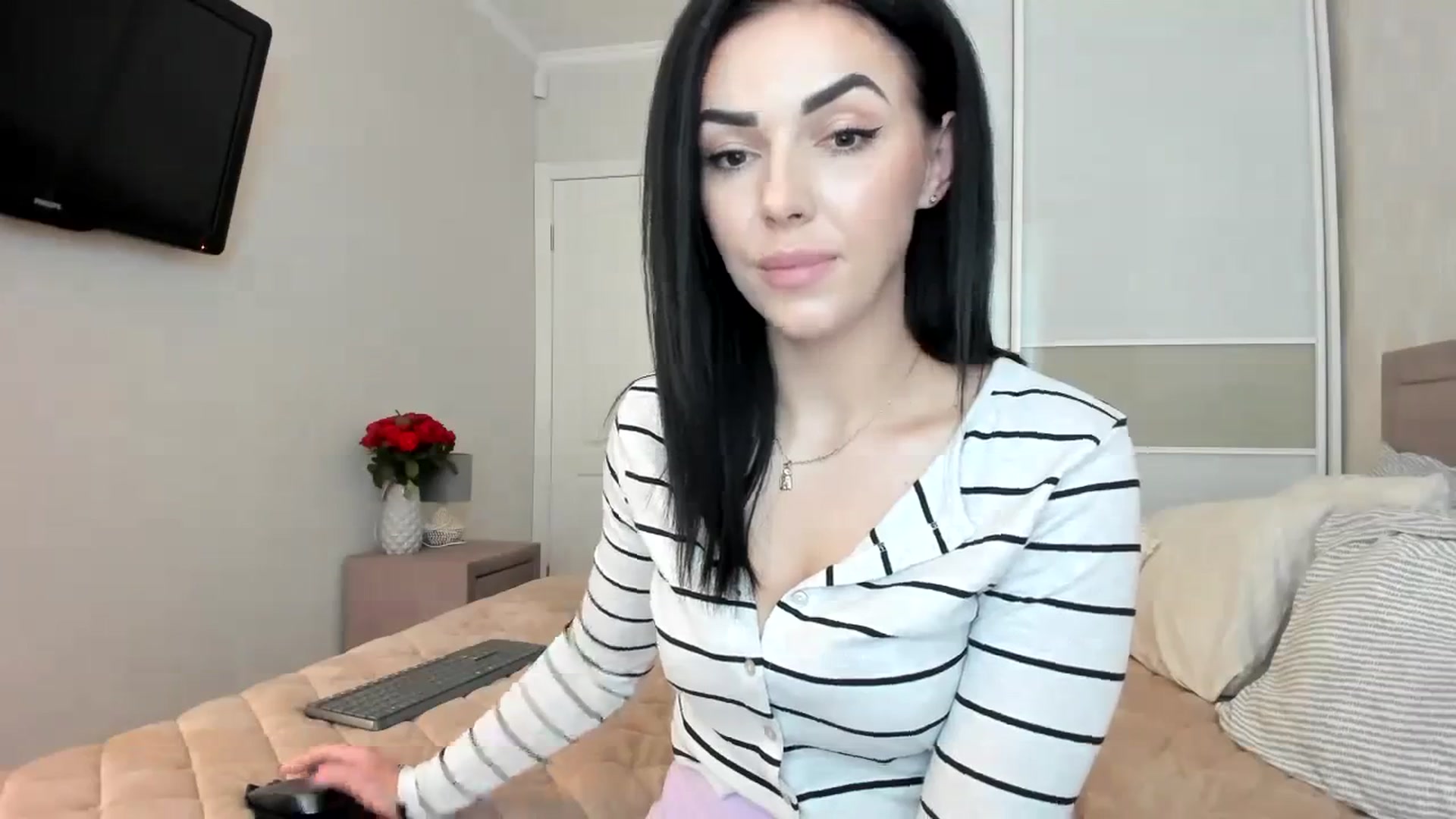 Gallery image thumbnail from MissNelly_'s myfreecams stream on, 09/28/2023, 11:47 image 9 of 20