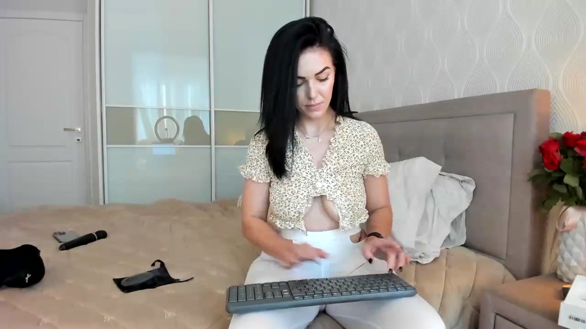 Gallery image thumbnail from MissNelly_'s myfreecams stream on, 09/30/2023, 13:36 image 11 of 20