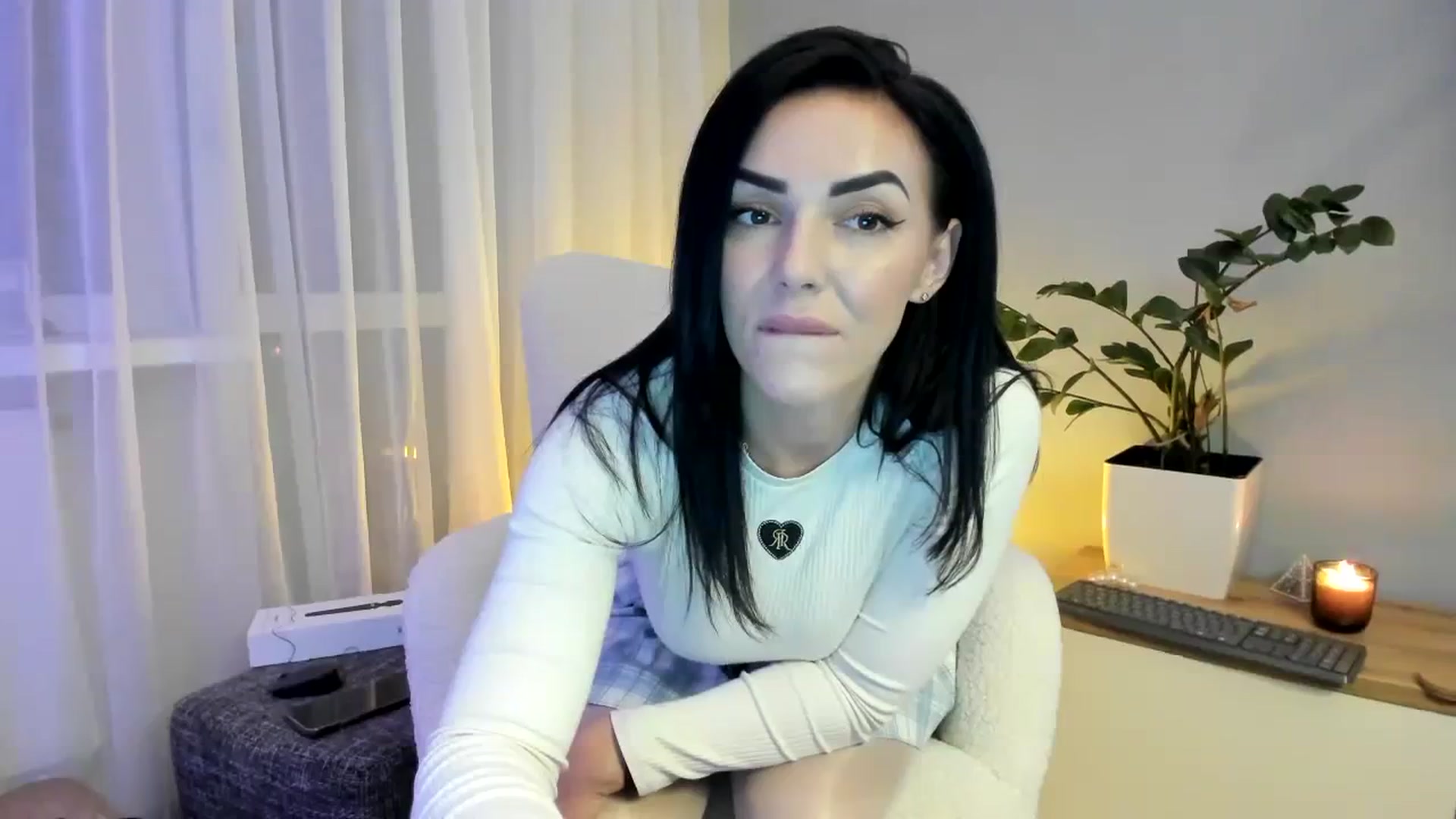 Gallery image thumbnail from MissNelly_'s myfreecams stream on, 10/04/2023, 18:46 image 3 of 20