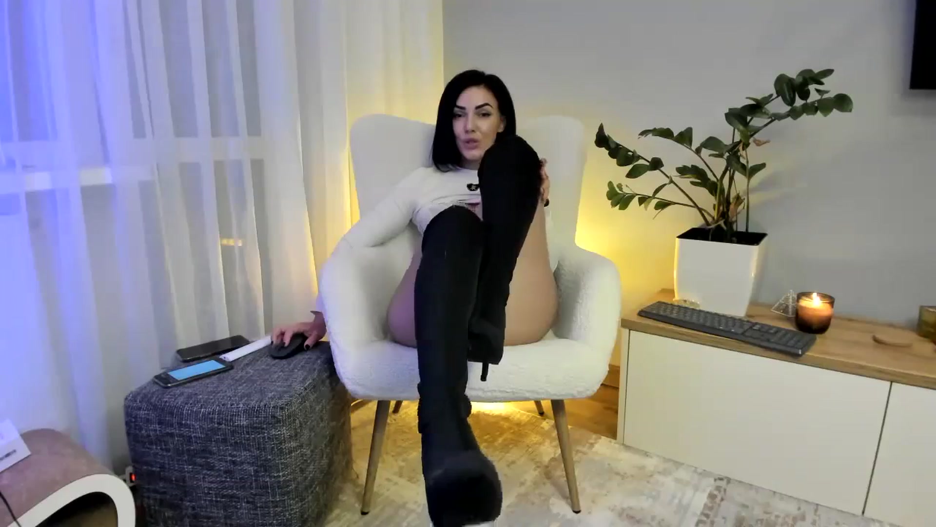 Gallery image thumbnail from MissNelly_'s myfreecams stream on, 10/04/2023, 21:36 image 8 of 20