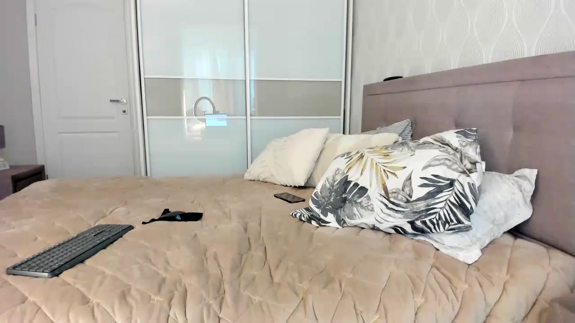 Gallery image thumbnail from MissNelly_'s myfreecams stream on, 10/13/2023, 14:18 image 16 of 20