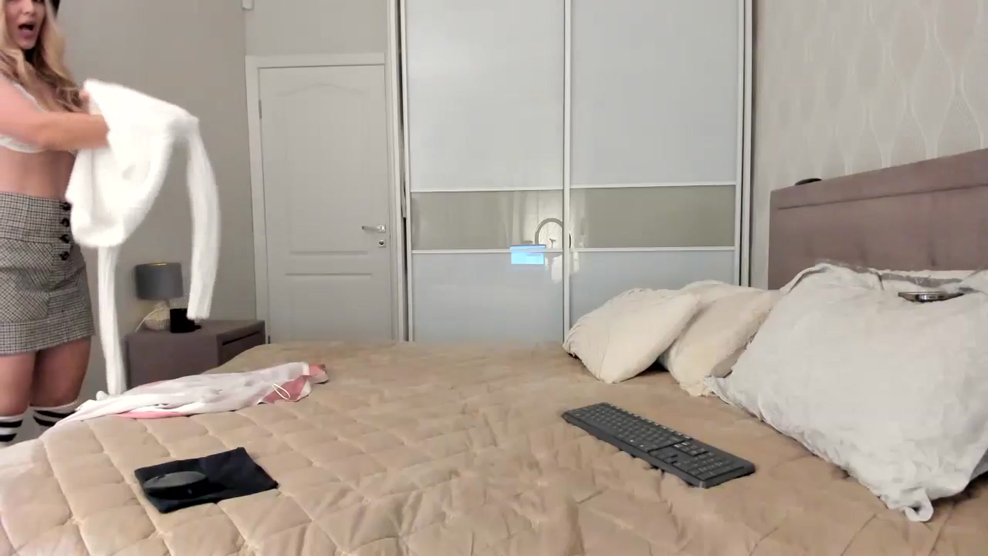 Gallery image thumbnail from MissNelly_'s myfreecams stream on, 10/25/2023, 17:02 image 12 of 20