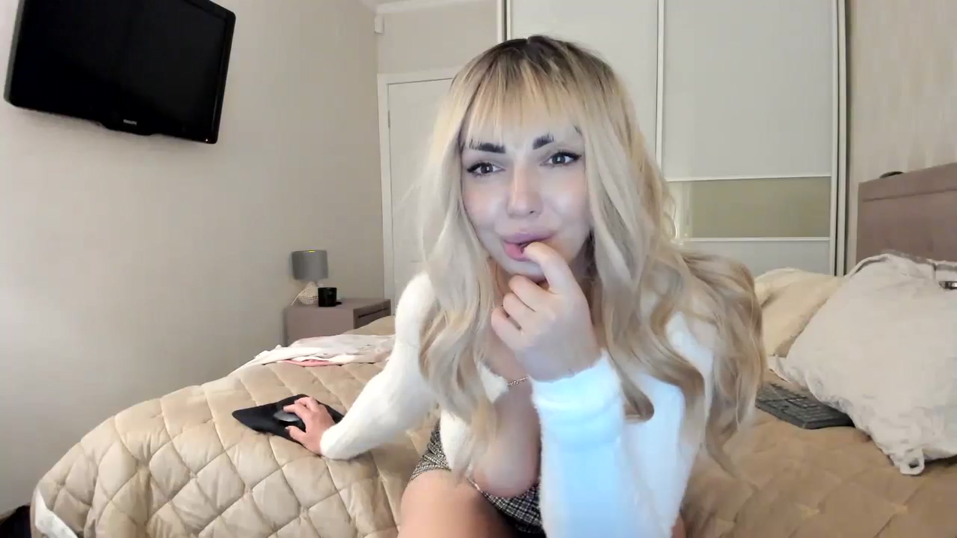 Gallery image thumbnail from MissNelly_'s myfreecams stream on, 10/25/2023, 17:02 image 15 of 20