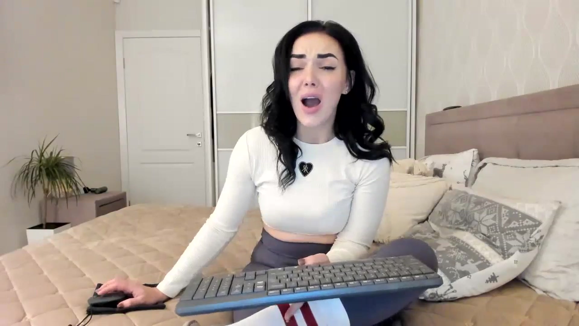 Gallery image thumbnail from MissNelly_'s myfreecams stream on, 10/26/2023, 17:23 image 8 of 20