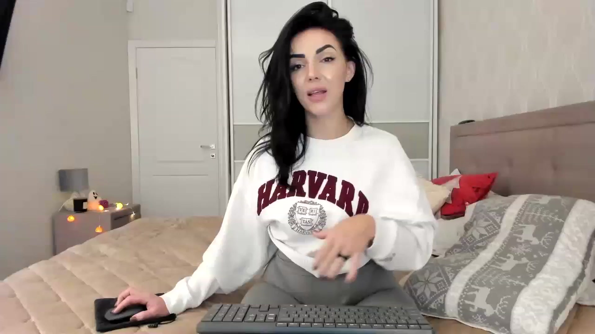 Gallery image thumbnail from MissNelly_'s myfreecams stream on, 10/27/2023, 14:06 image 14 of 20