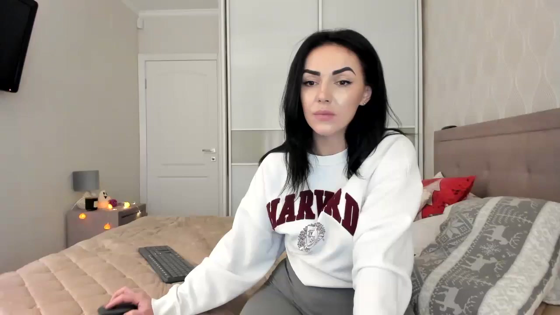 Gallery image thumbnail from MissNelly_'s myfreecams stream on, 10/27/2023, 14:06 image 10 of 20