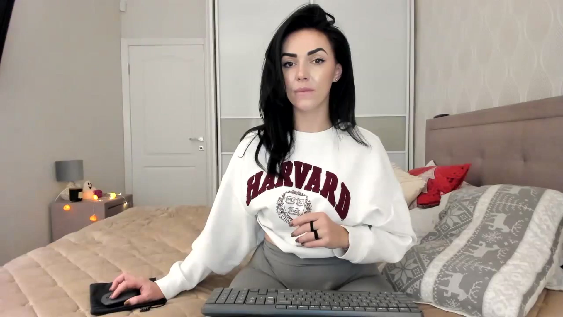 Gallery image thumbnail from MissNelly_'s myfreecams stream on, 10/27/2023, 14:06 image 15 of 20