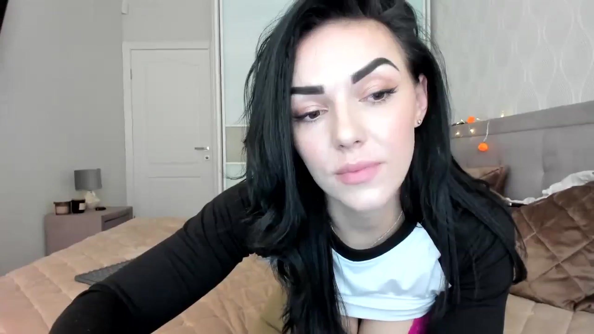 Gallery image thumbnail from MissNelly_'s myfreecams stream on, 10/29/2023, 14:23 image 8 of 20