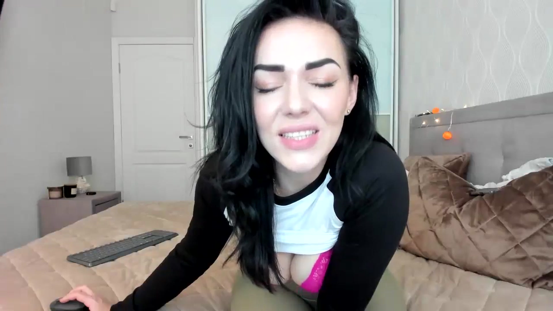 Gallery image thumbnail from MissNelly_'s myfreecams stream on, 10/29/2023, 14:23 image 7 of 20