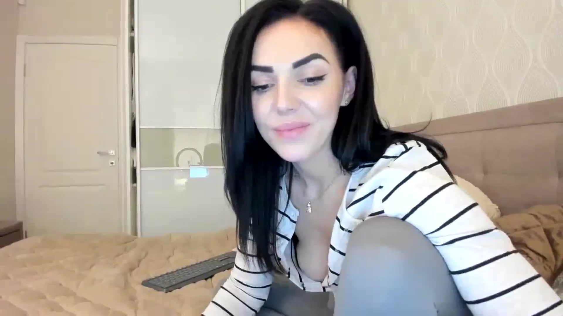 Gallery image thumbnail from MissNelly_'s myfreecams stream on, 10/31/2023, 18:25 image 10 of 20