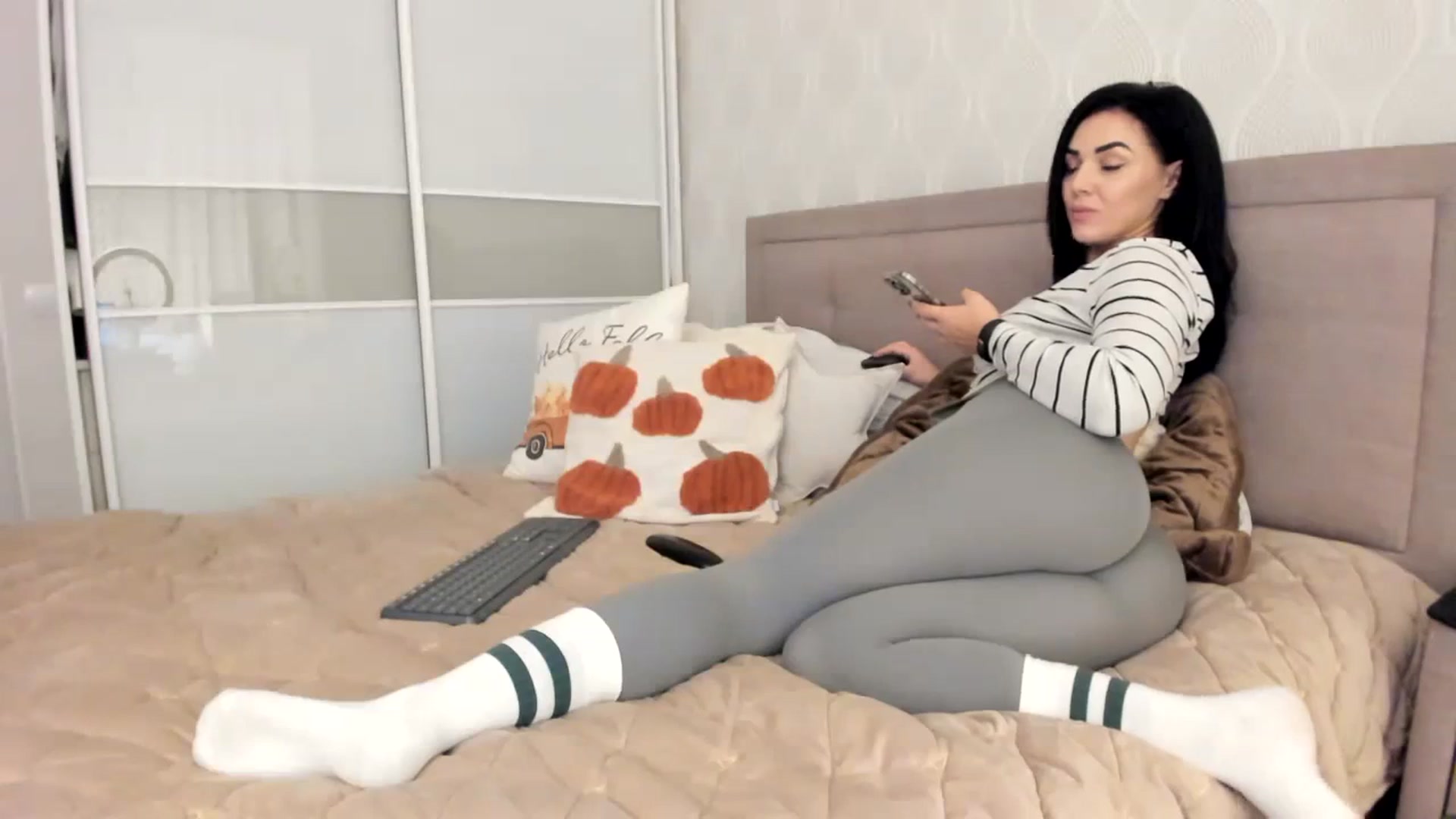 Gallery image thumbnail from MissNelly_'s myfreecams stream on, 10/31/2023, 18:25 image 8 of 20