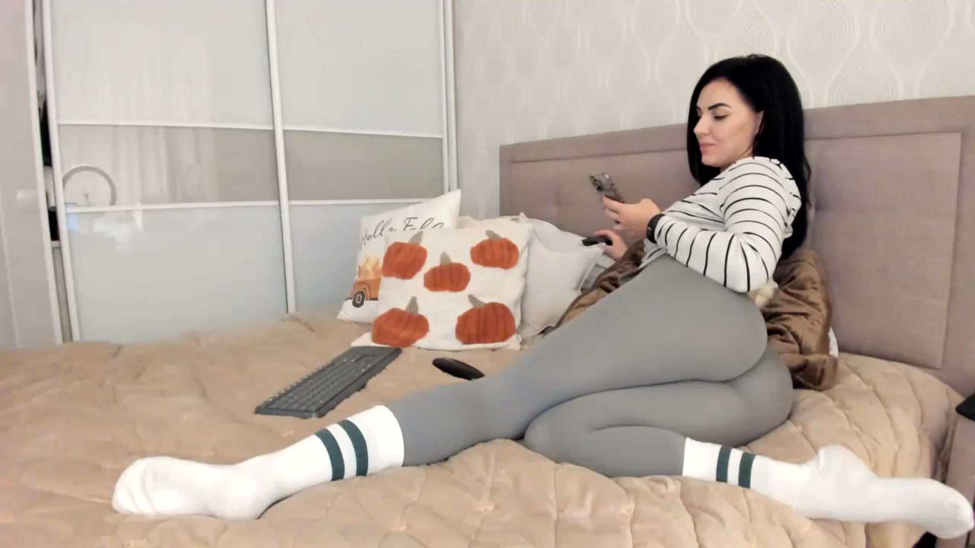 Gallery image thumbnail from MissNelly_'s myfreecams stream on, 10/31/2023, 18:25 image 9 of 20