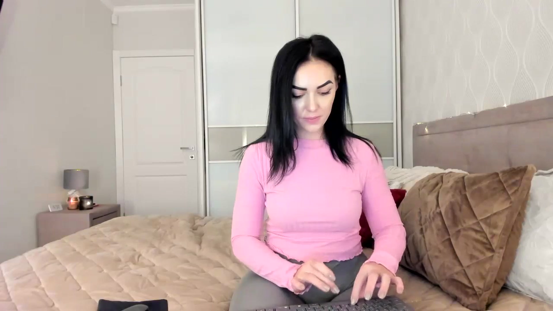 Gallery image thumbnail from MissNelly_'s myfreecams stream on, 11/06/2023, 15:02 image 7 of 20