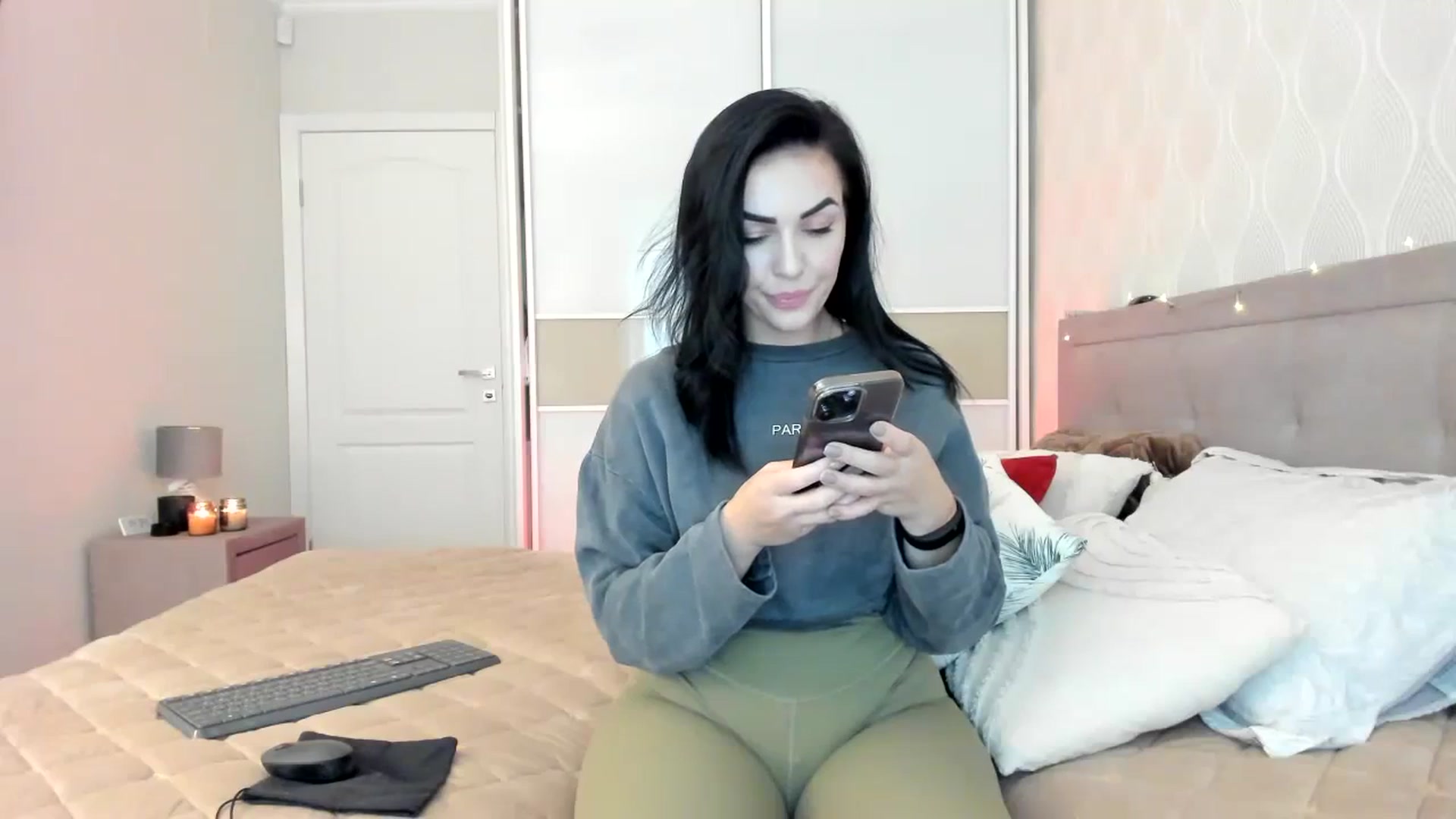 Gallery image thumbnail from MissNelly_'s myfreecams stream on, 11/08/2023, 12:43 image 14 of 20