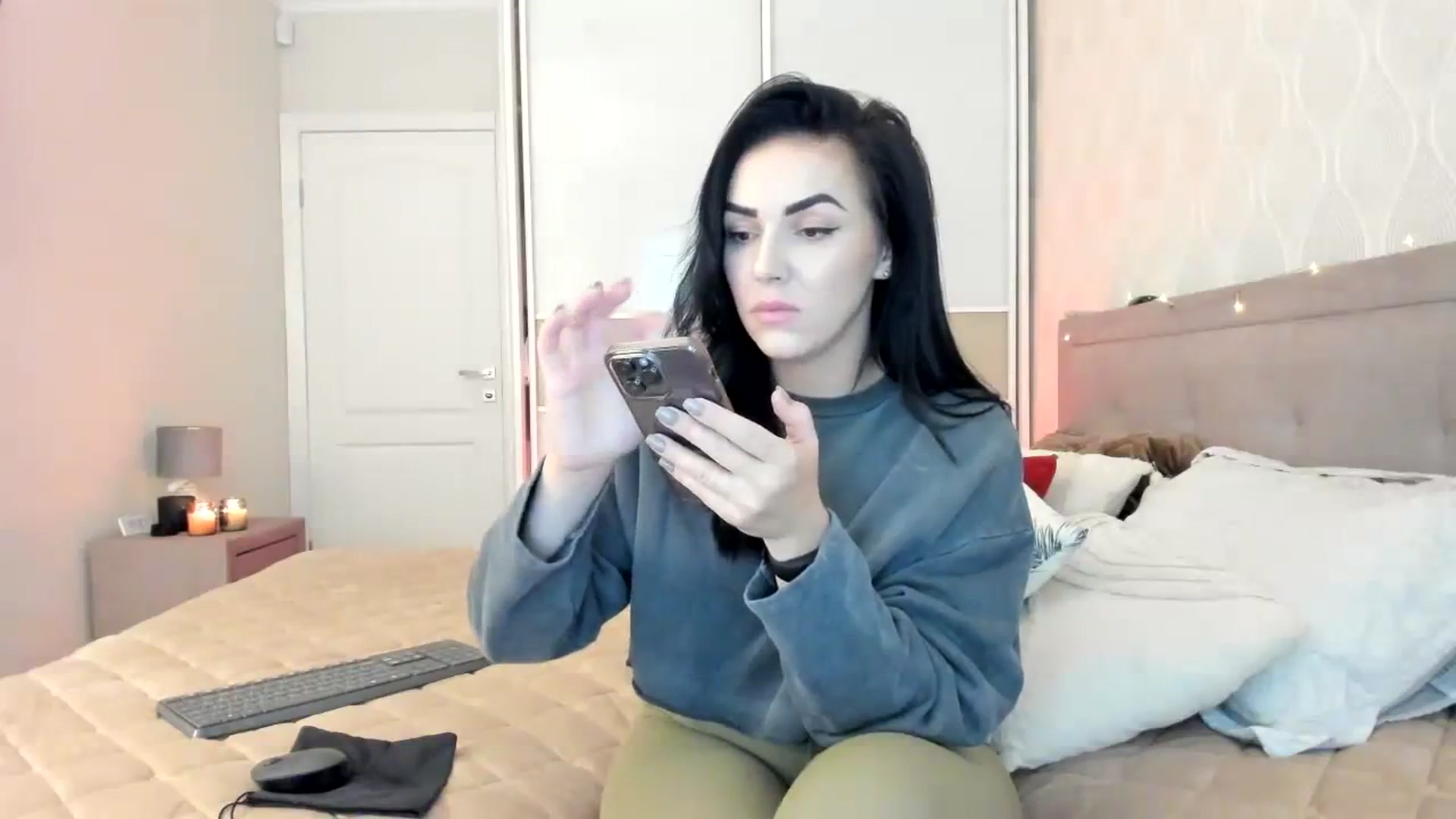 Gallery image thumbnail from MissNelly_'s myfreecams stream on, 11/08/2023, 12:43 image 7 of 20