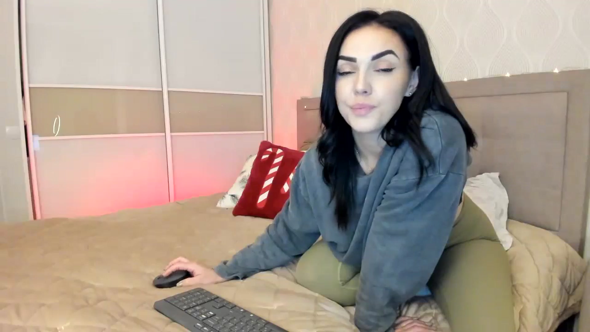 Gallery image thumbnail from MissNelly_'s myfreecams stream on, 11/08/2023, 17:53 image 12 of 20