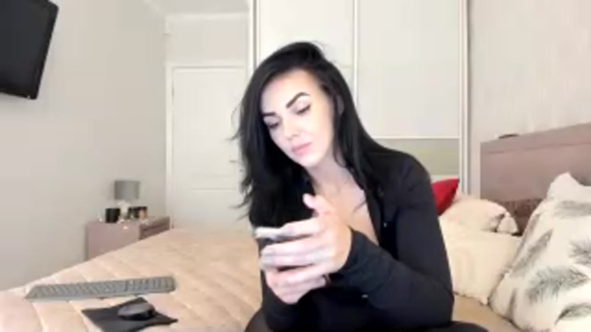 Gallery image thumbnail from MissNelly_'s myfreecams stream on, 11/10/2023, 15:34 image 12 of 20