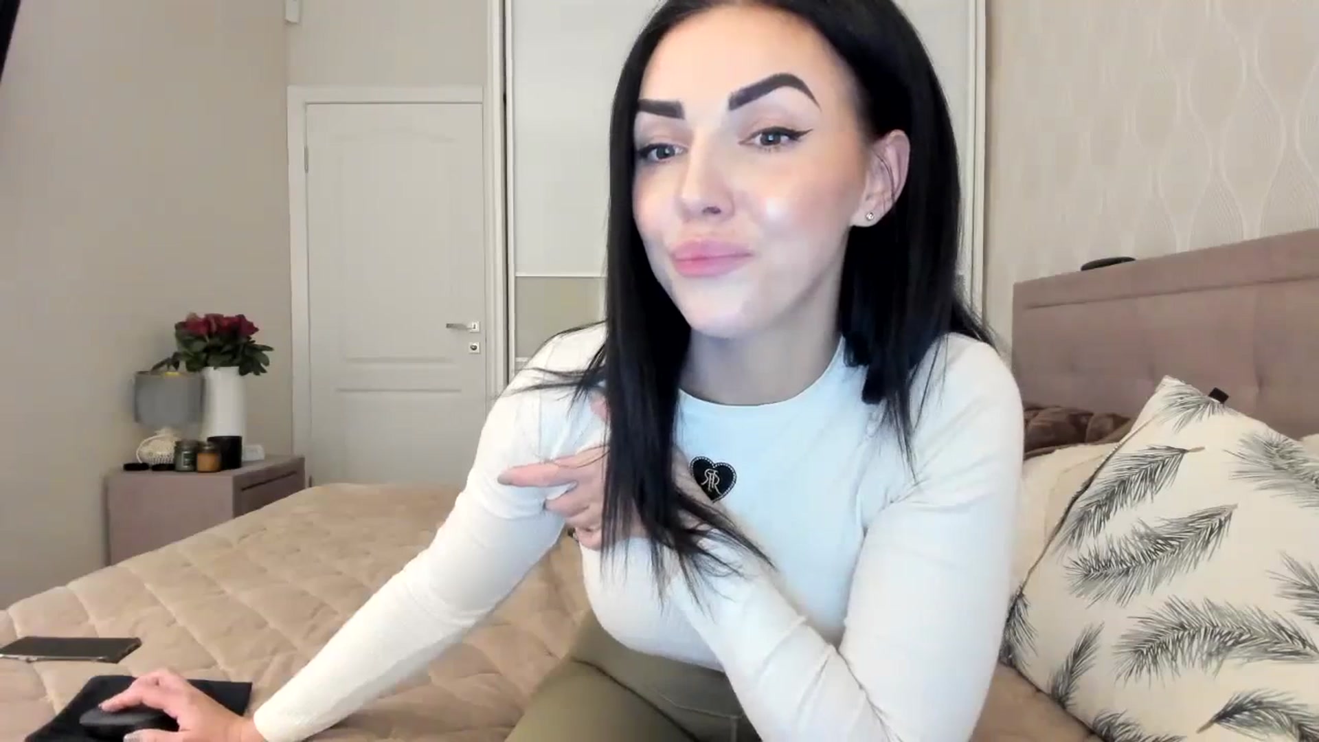Gallery image thumbnail from MissNelly_'s myfreecams stream on, 11/14/2023, 16:49 image 18 of 20